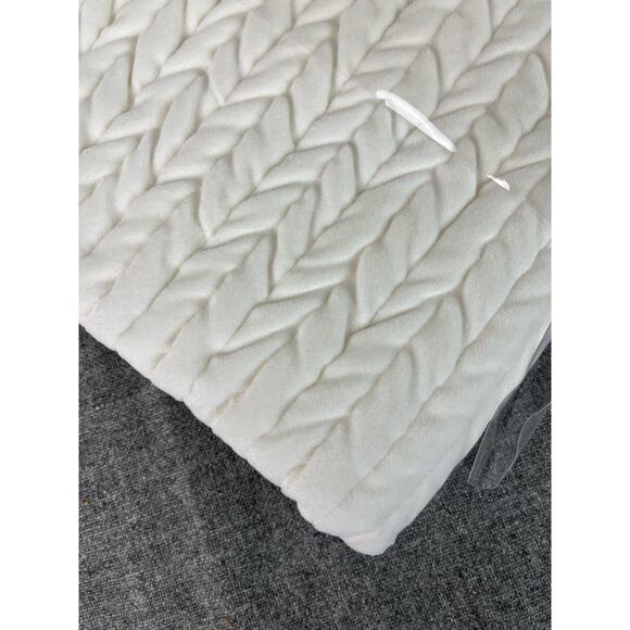 New POTTERY BARN FOUNDATIONS Velvet Channel Shams Standard White Cotton Bedding - Picture 3 of 7